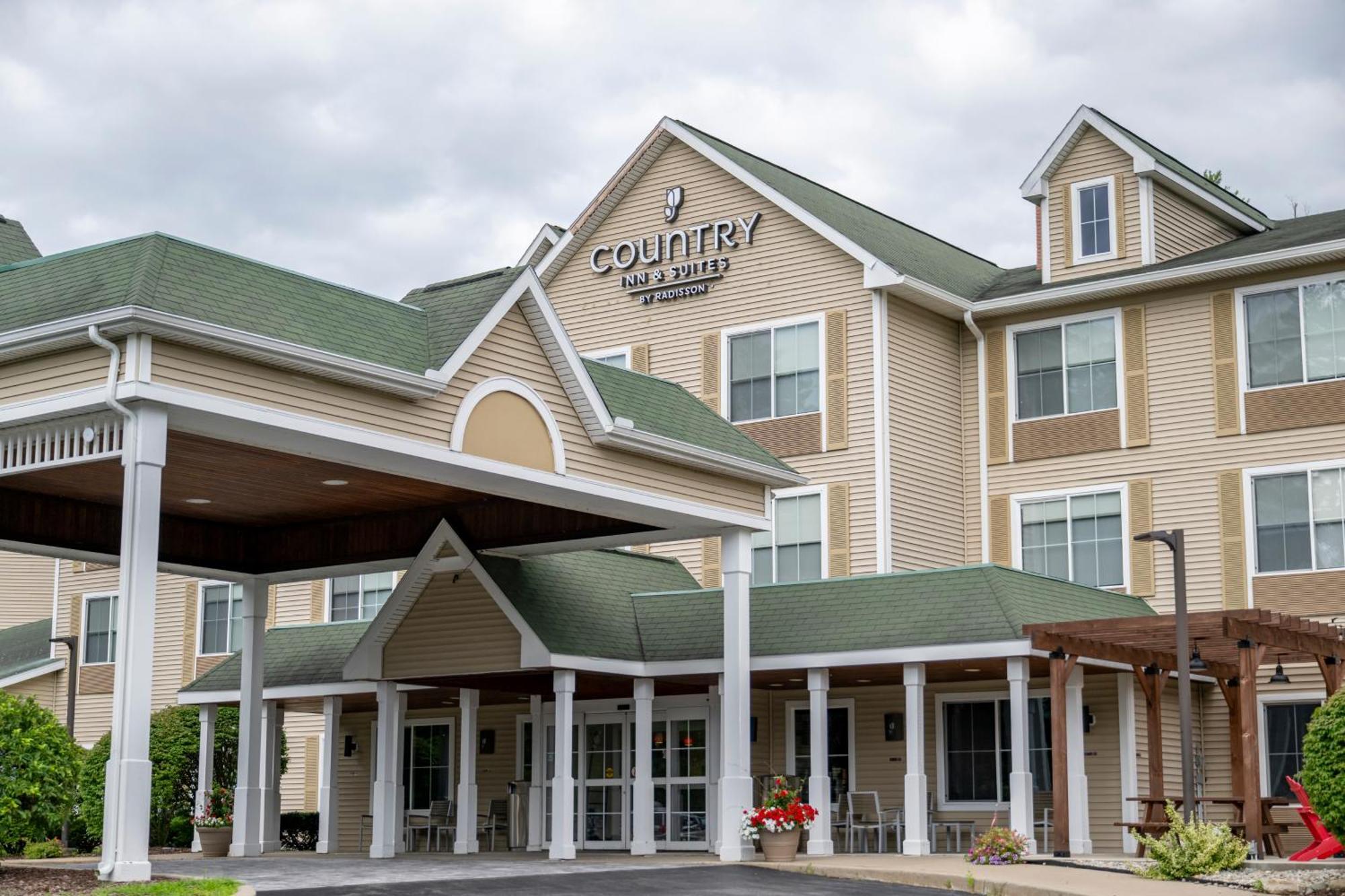 Country Inn & Suites By Radisson, Lake George Queensbury , Ny Extérieur photo